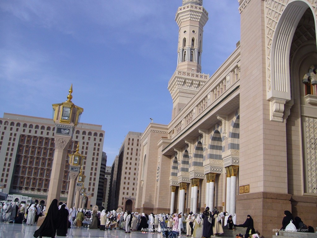 Masjid Al Nabawi in Madinah - Saudi Arabia (entrance)